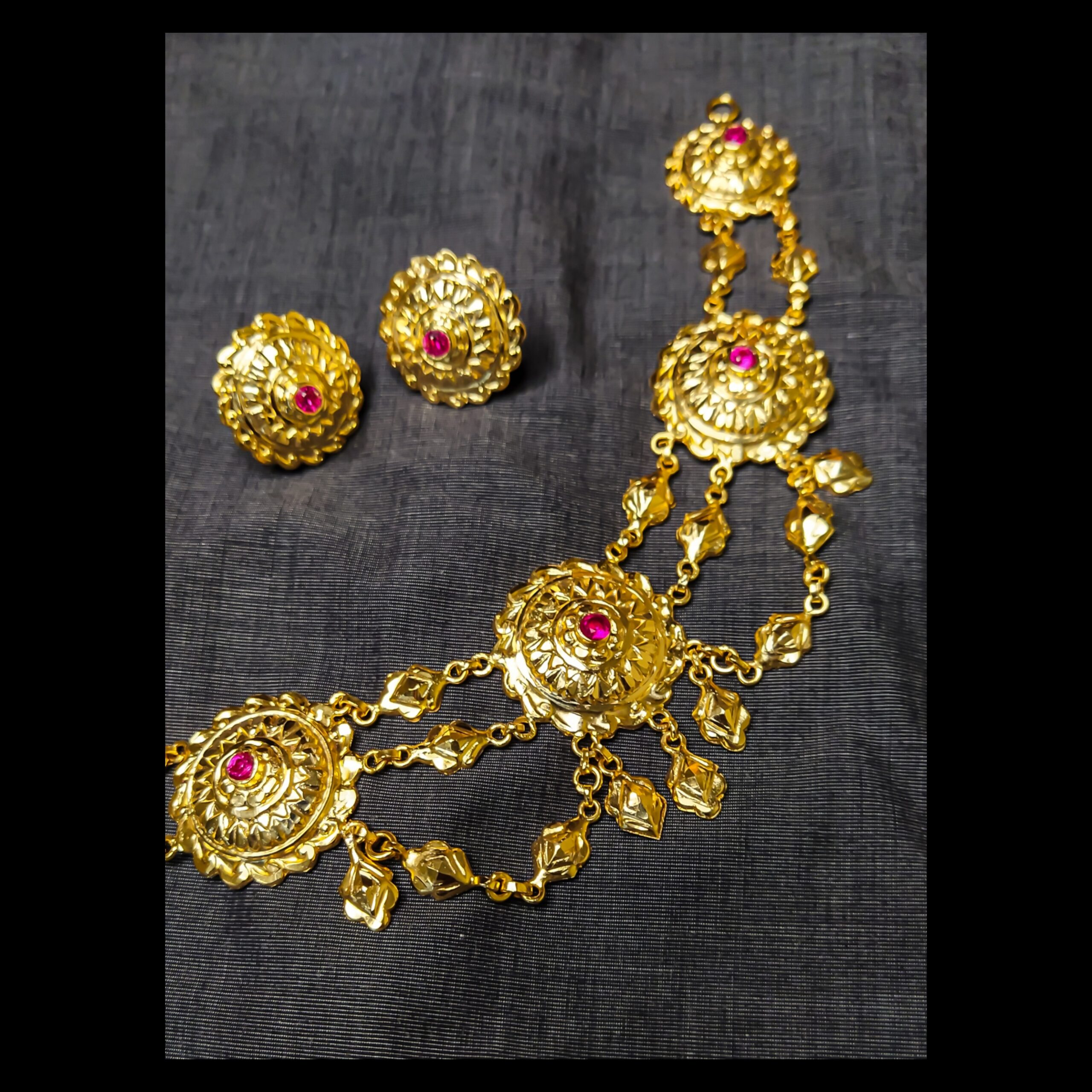 Traditional go-go pasha necklace set