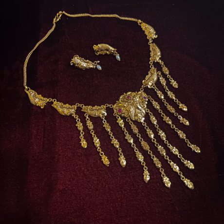Traditional Mach Necklace Set