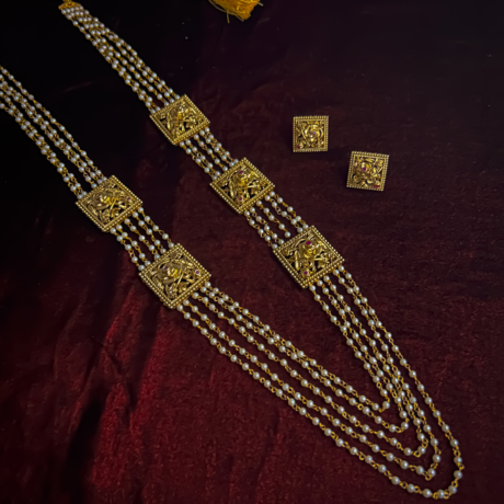 Traditional Vintage Pearl Necklace