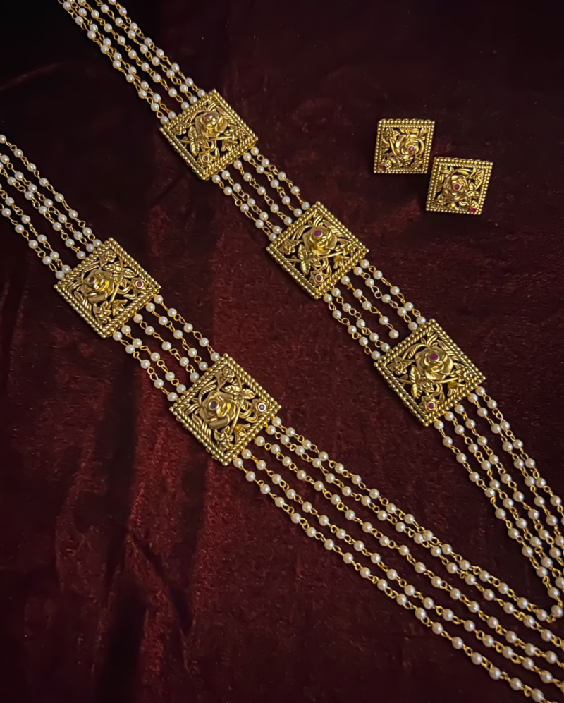 Traditional Square Golap Pearl Lohori with Ear Studs.