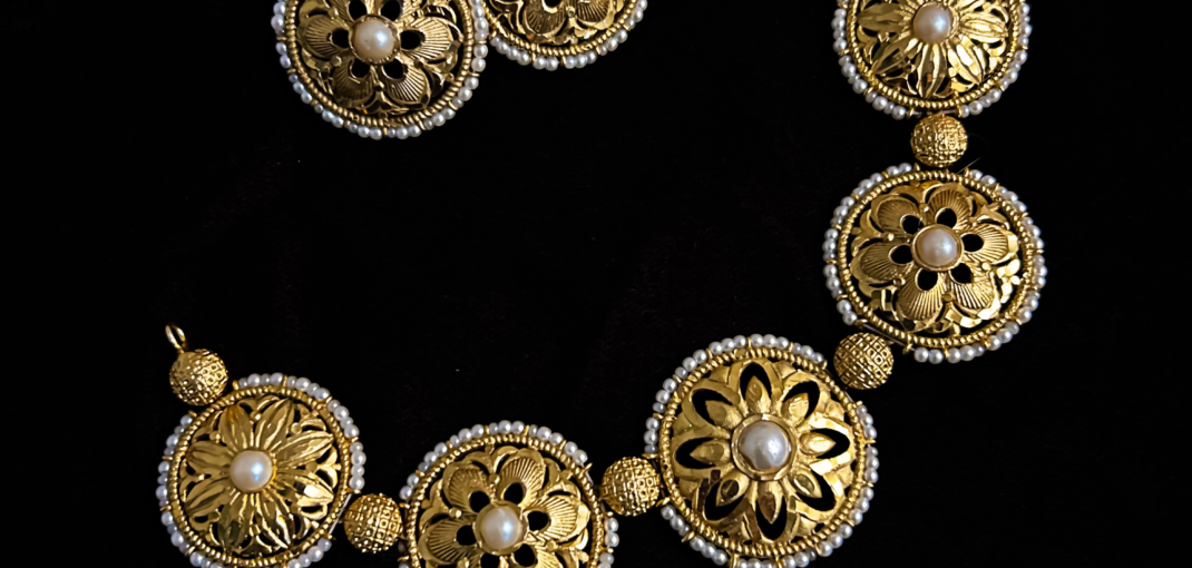 Traditional Necklace with Pearls