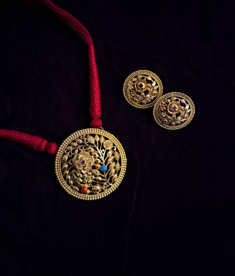 Traditional Golap Pendant Set