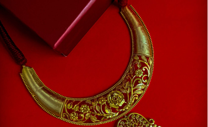 Traditional Golap Hasuli Lotkan