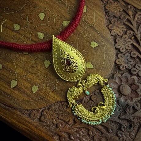 Traditional Pendant with Pearls