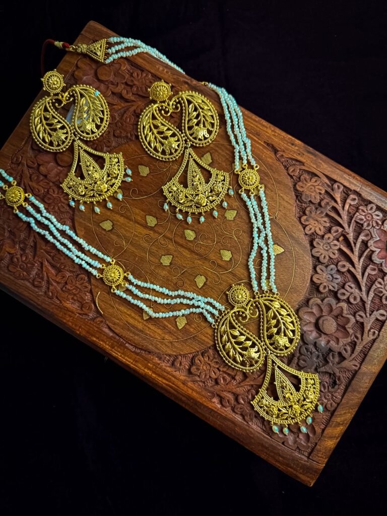 Kolke Tribhuz Lotkan Pearl Sitahar Set