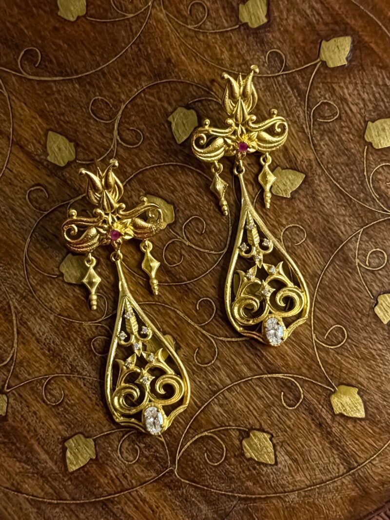 Poddo Lotkan Earrings