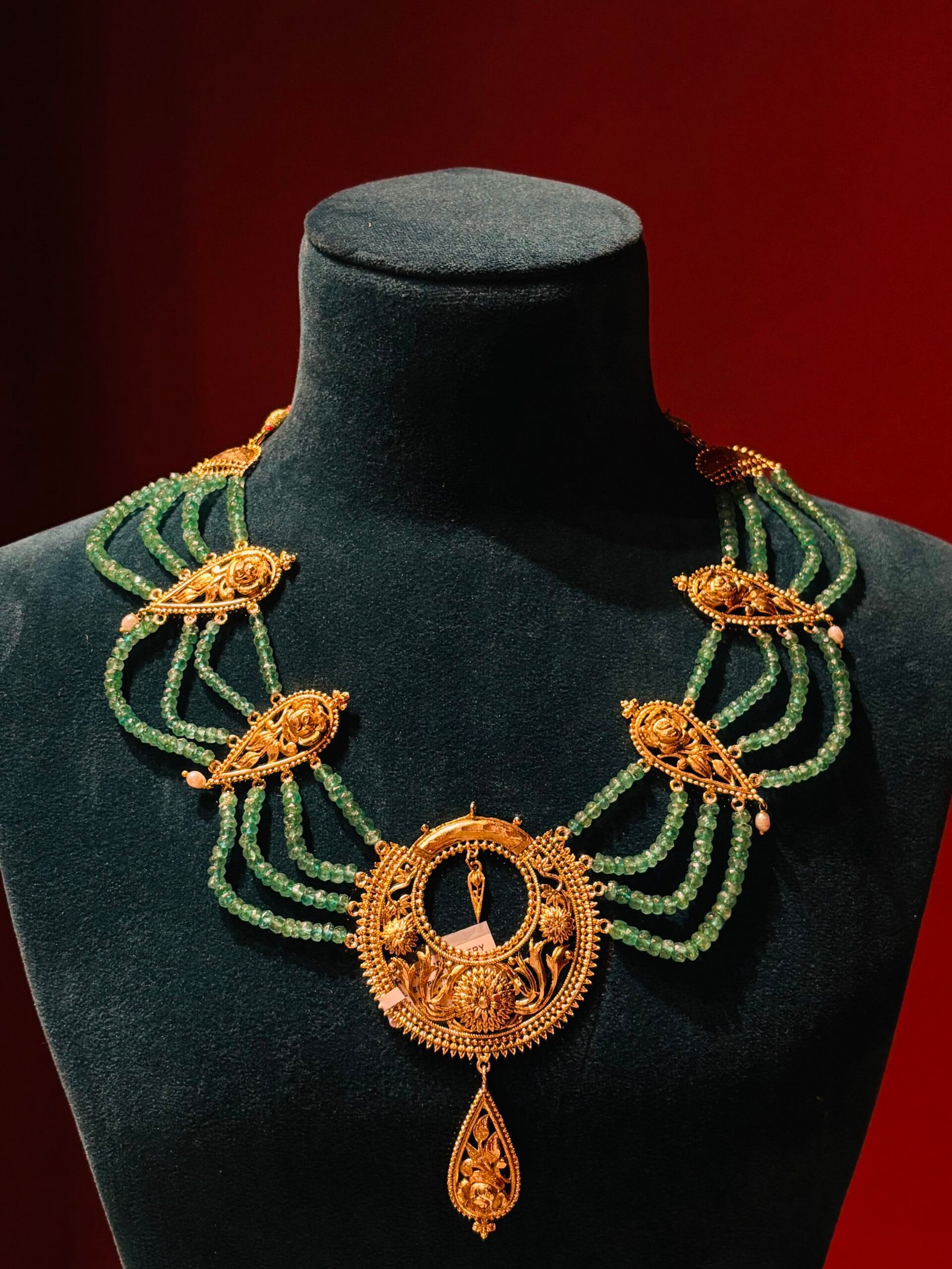 Traditional Teen ful Droplet Necklace