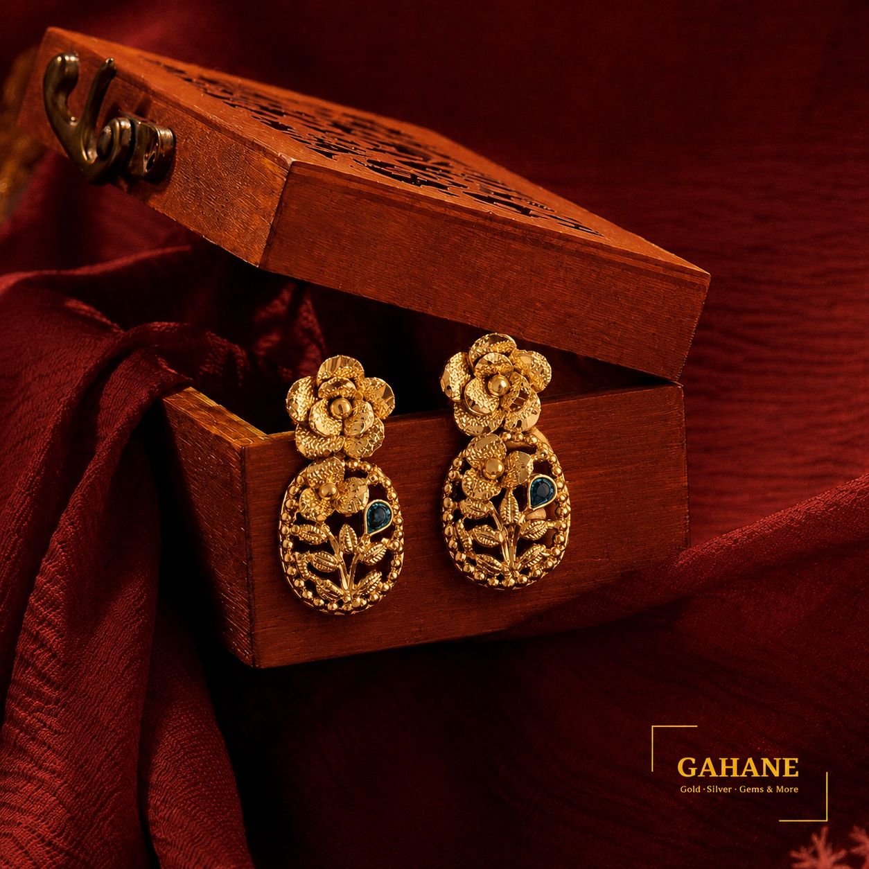 Traditional Oval Golap Earings
