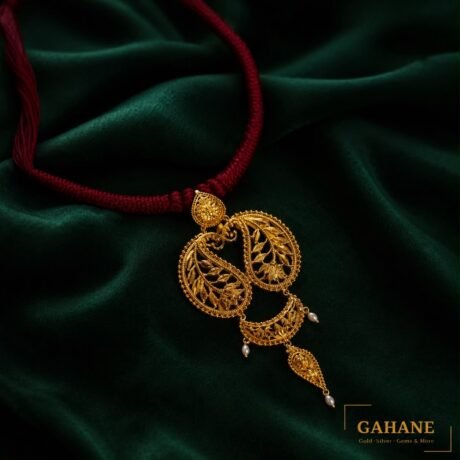 Traditional Pendant with Pearls
