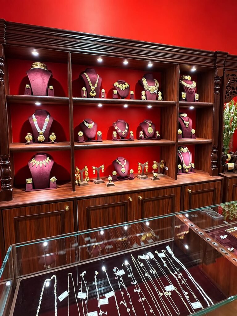 Vintage jewellery in Barasat